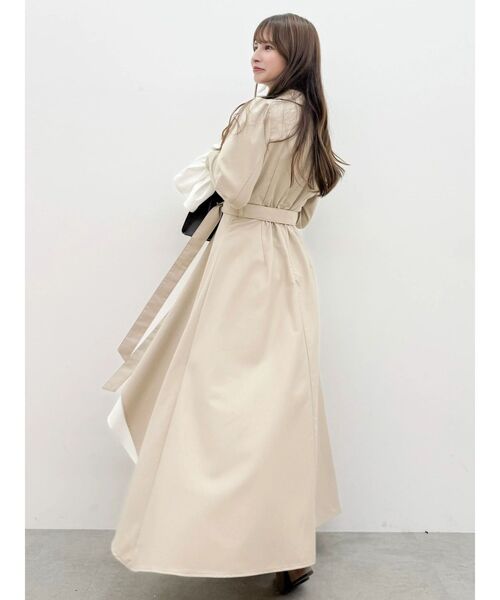 dazzlin(ダズリン)の「レイヤーラッフルトレンチワンピース(ワンピース・レディース・ベージュ/チャコールグレー・SMALL/MEDIUM)」の14枚目の写真