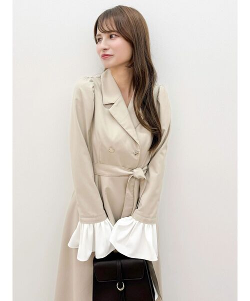 dazzlin(ダズリン)の「レイヤーラッフルトレンチワンピース(ワンピース・レディース・ベージュ/チャコールグレー・SMALL/MEDIUM)」の16枚目の写真
