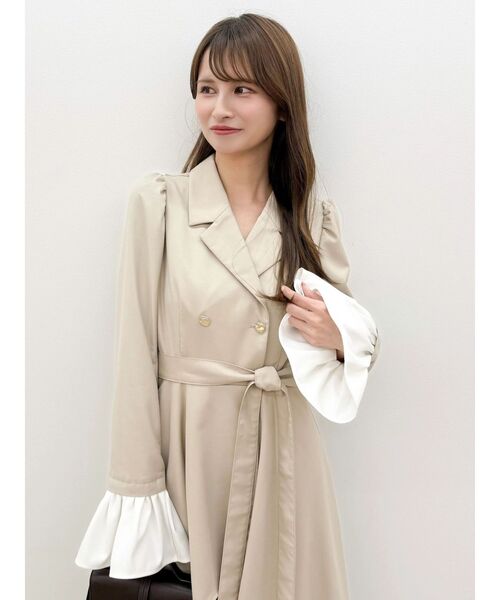 dazzlin(ダズリン)の「レイヤーラッフルトレンチワンピース(ワンピース・レディース・ベージュ/チャコールグレー・SMALL/MEDIUM)」の17枚目の写真