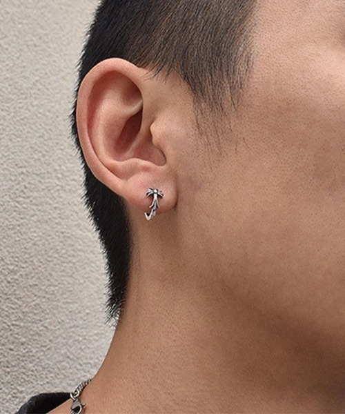 B.I.D.(ビーアイディー)の「《Bz》シルバークロスリングピアス/両耳用/メンズ(ANM)(ピアス(両耳用)・メンズ・シルバー・FREE)」の3枚目の写真