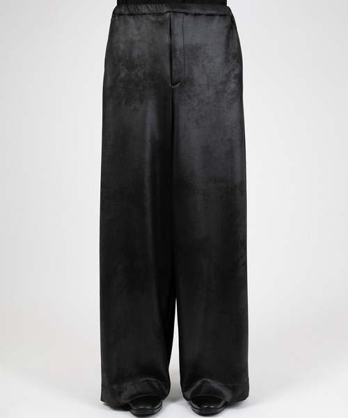 LAD MUSICIAN(ラッドミュージシャン)の「STRETCH FAUX LEATHER JERSEY WIDE TAPERED PANTS(スウェットパンツ・メンズ・ブラック・46/44/42)」の2枚目の写真