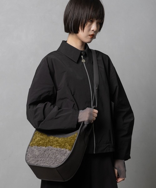 MARECHAL TERRE(マルシャルテル)の「2way ボアバッグ(ショルダーバッグ・レディース・ブラウン/ブラック/チャコールグレー/シルバー・FREE)」の7枚目の写真