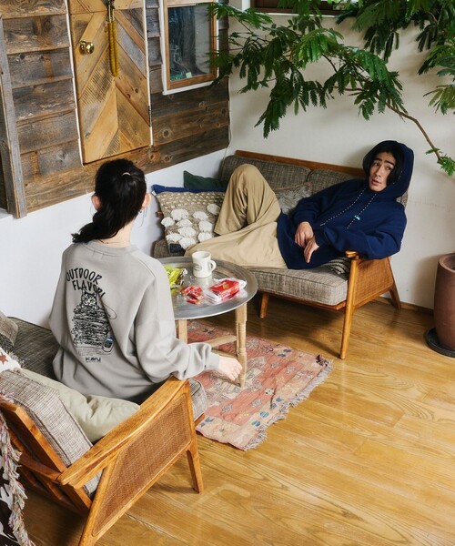 KAVU（カブー）の「KAVU/カブー 限定展開 KAVU×FREAK'S STORE / カブ― 別注 ネーム付き パーカー（スウェット・メンズ・グレイッシュベージュ/ネイビー/ブラック/アッシュグレー・LARGE/SMALL/MEDIUM）」の10枚目の写真