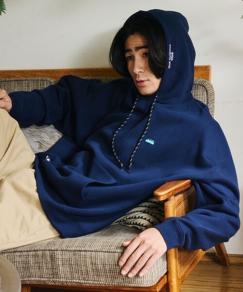 KAVU（カブー）の「KAVU/カブー 限定展開 KAVU×FREAK'S STORE / カブ― 別注 ネーム付き パーカー（スウェット・メンズ・グレイッシュベージュ/ネイビー/ブラック/アッシュグレー・LARGE/SMALL/MEDIUM）」の16枚目の写真
