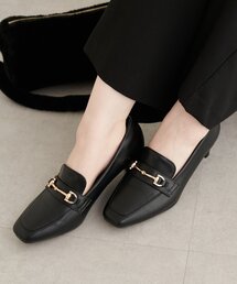 ヒール付きビットベルト付きパンプス