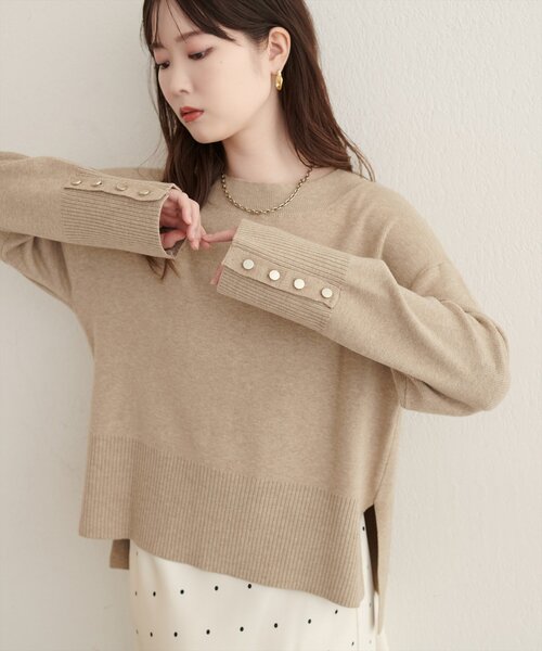 natural couture(ナチュラルクチュール)の「スタンドネック袖口釦ゆるニット(ニット/セーター・レディース・アイボリー/グリーン/サックスブルー/ピンク/モカ/ボルドー/ブラック系その他/ホワイト系その他・FREE)」の4枚目の写真
