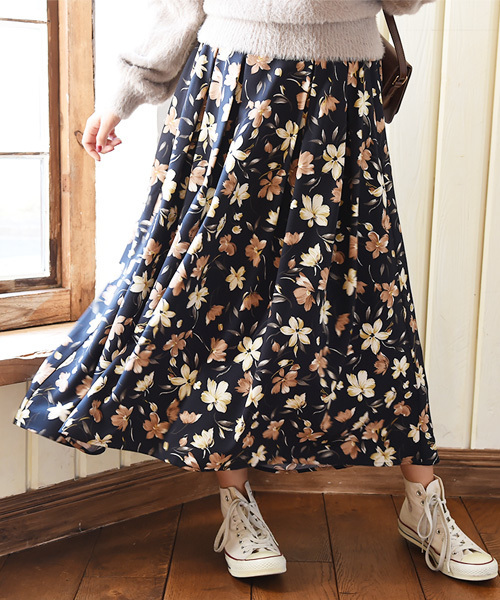 Luz Llena (philter)(ラズレナ フィルター)の「花柄フレアロングスカート(スカート・レディース・ネイビー/アイボリー・MEDIUM)」の2枚目の写真