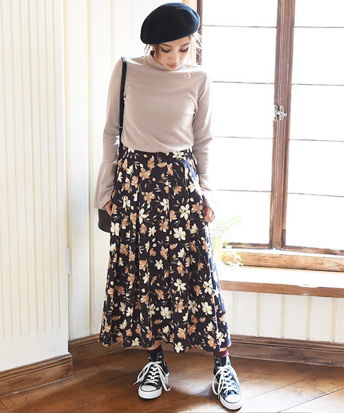 Luz Llena (philter)(ラズレナ フィルター)の「花柄フレアロングスカート(スカート・レディース・ネイビー/アイボリー・MEDIUM)」の3枚目の写真