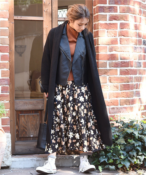 Luz Llena (philter)(ラズレナ フィルター)の「花柄フレアロングスカート(スカート・レディース・ネイビー/アイボリー・MEDIUM)」の4枚目の写真