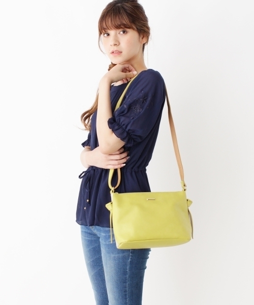 grove（グローブ）の「バイカラームスビショルダーバッグ（ショルダーバッグ・レディース・イエロー/レッド/ピンク/ブルー/アイボリー/ブラック・00）」の11枚目の写真