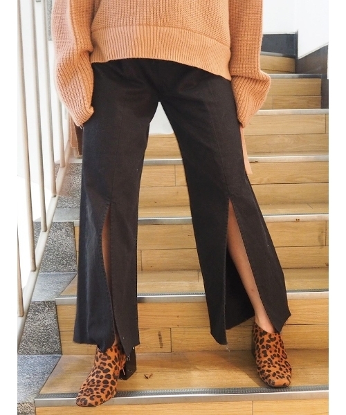 MURUA（ムルーア）の「ワイドラッパDENIMパンツ（デニムパンツ・レディース・ブラック/ブルー・1/2）」の2枚目の写真