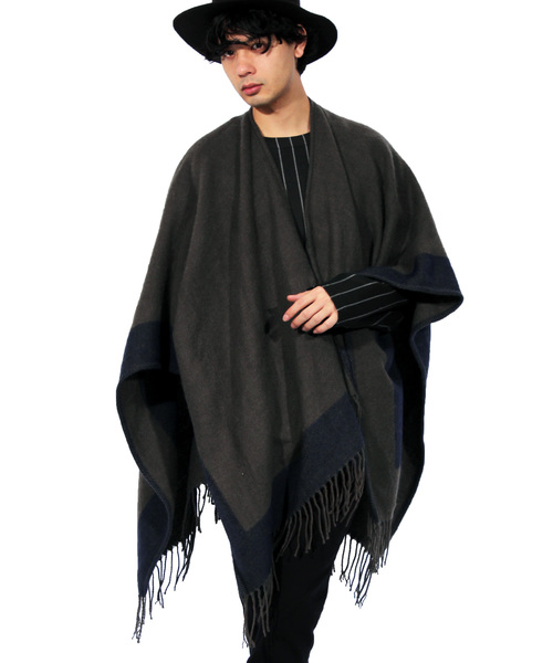 ８(eight)（エイト）の「裾ライン ポンチョ 大判 ストール（ポンチョ・メンズ・ブラック/ネイビー/グレー・FREE）」の2枚目の写真
