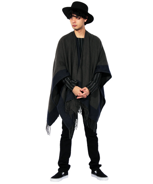 ８(eight)（エイト）の「裾ライン ポンチョ 大判 ストール（ポンチョ・メンズ・ブラック/ネイビー/グレー・FREE）」の5枚目の写真