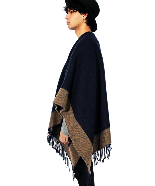 ８(eight)（エイト）の「裾ライン ポンチョ 大判 ストール（ポンチョ・メンズ・ブラック/ネイビー/グレー・FREE）」の7枚目の写真