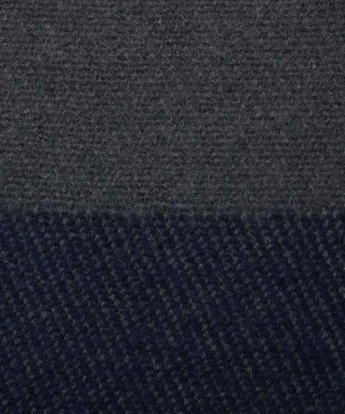 ８(eight)（エイト）の「裾ライン ポンチョ 大判 ストール（ポンチョ・メンズ・ブラック/ネイビー/グレー・FREE）」の11枚目の写真