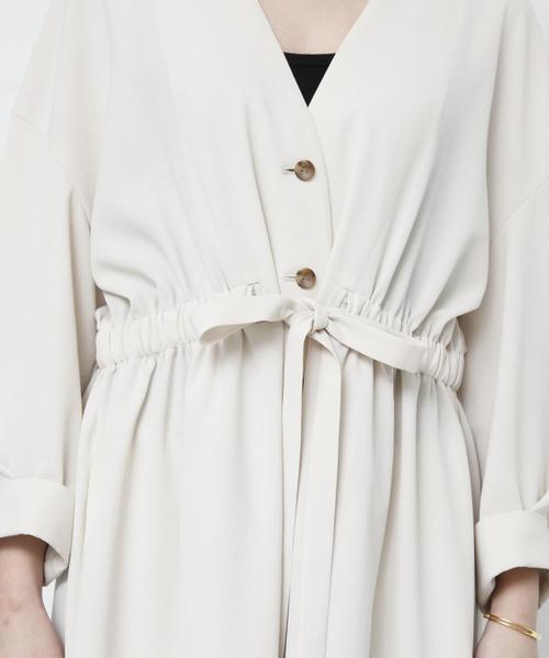 Liesse（リエス）の「ベルト付きワンピースコート（ワンピース・レディース・ブルー/タン/ライトベージュ・FREE）」の7枚目の写真