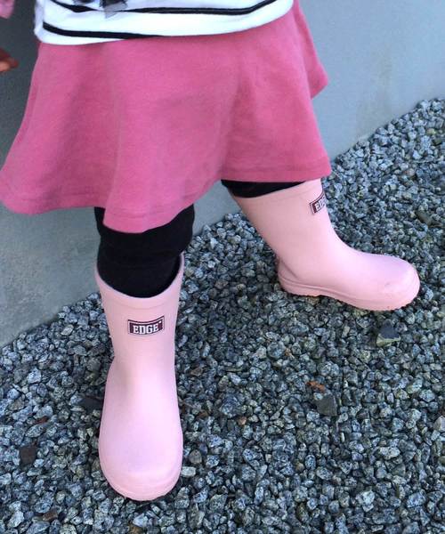 AmiAmi（アミアミ）の「軽量キッズジュニアカラフルレインブーツ（レインシューズ・キッズ・ターコイズブルー/ピンク/カーキ/ホワイト×ブラック/イエロー/レッド/ネイビー/オレンジ/パープル/ドット/グリーン系カモフラージュ/コーラルピンク/グレー/サックスブルー/ライラック/ライトグレー・17cm/14cm/18cm/16cm/20cm/21cm/19cm/15cm）」の11枚目の写真
