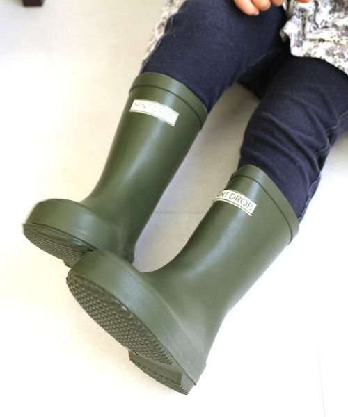 AmiAmi（アミアミ）の「軽量キッズジュニアカラフルレインブーツ（レインシューズ・キッズ・ターコイズブルー/ピンク/カーキ/ホワイト×ブラック/イエロー/レッド/ネイビー/オレンジ/パープル/ドット/グリーン系カモフラージュ/コーラルピンク/グレー/サックスブルー/ライラック/ライトグレー・17cm/14cm/18cm/16cm/20cm/21cm/19cm/15cm）」の5枚目の写真