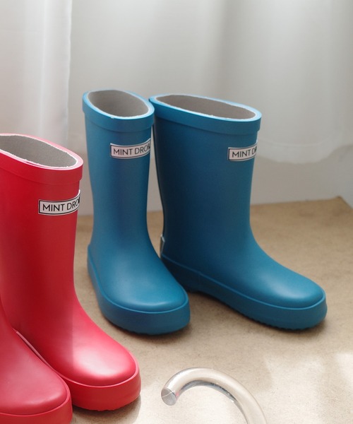 AmiAmi（アミアミ）の「軽量キッズジュニアカラフルレインブーツ（レインシューズ・キッズ・ターコイズブルー/ピンク/カーキ/ホワイト×ブラック/イエロー/レッド/ネイビー/オレンジ/パープル/ドット/グリーン系カモフラージュ/コーラルピンク/グレー/サックスブルー/ライラック/ライトグレー・17cm/14cm/18cm/16cm/20cm/21cm/19cm/15cm）」の8枚目の写真