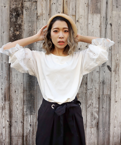 LIPSTAR(リップスター)の「レーススリーブ切り替えカットソー(Tシャツ/カットソー・レディース・オフホワイト/パープル/ブラック・M)」の1枚目の写真