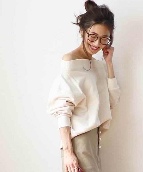M y u（ミュー）の「2way美ライン♪裏毛オフショルスウェット（スウェット・レディース・アイボリー/グレー・M）」の9枚目の写真