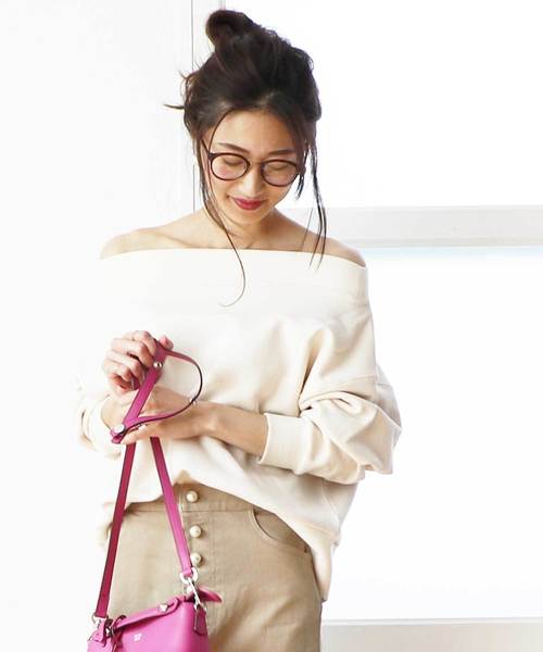 M y u（ミュー）の「2way美ライン♪裏毛オフショルスウェット（スウェット・レディース・アイボリー/グレー・M）」の10枚目の写真