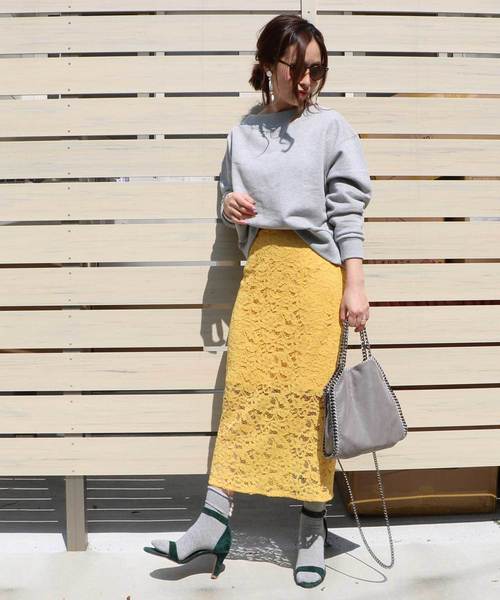 M y u（ミュー）の「2way美ライン♪裏毛オフショルスウェット（スウェット・レディース・アイボリー/グレー・M）」の16枚目の写真