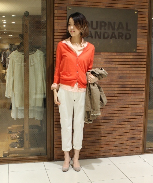 JOURNAL STANDARD(ジャーナルスタンダード)の「エアリーテンジク Vネックカーディガン#(カーディガン/ボレロ・レディース・ネイビー/ピンク/サックスブルー/オレンジ/イエロー/グリーン/ライトグリーン・MEDIUM/SMALL)」の7枚目の写真