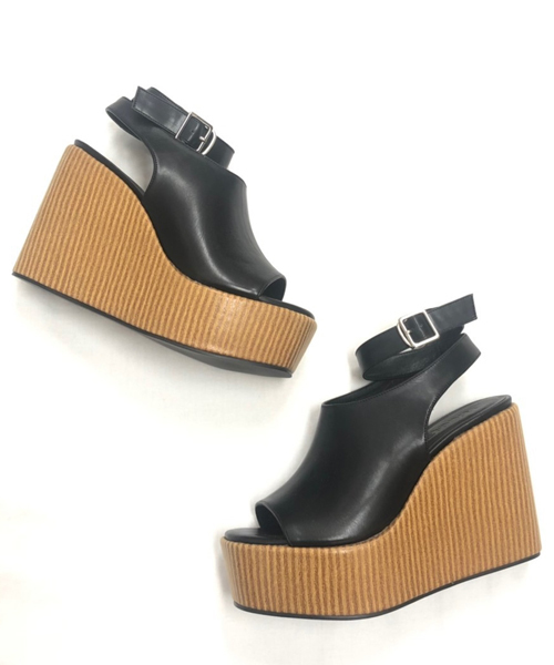 ENVYM（アンビー）の「ＳＴＡＣＫ ＷＥＤＧＥ ＳＡＮＤＡＬ（サンダル・レディース・ブラック・22.5㎝/23.5㎝/24.5㎝）」の5枚目の写真