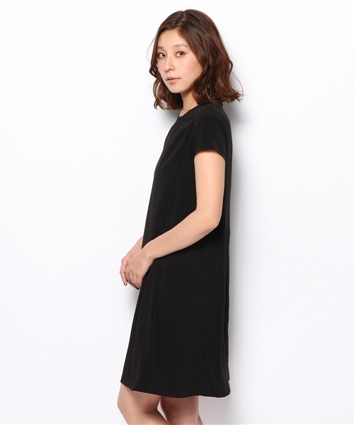 PLST（プラステ）の「Aライン半袖ドレープワンピース（ワンピース・レディース・ブラック/ベージュ/ダークブルー/コーラル・2）」の6枚目の写真
