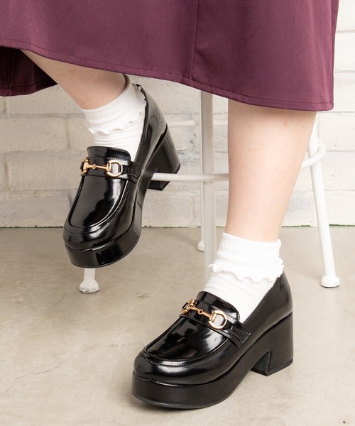WEGO(ウィゴー)の「WEGO/ビット付きヒールローファー(ローファー・レディース・ブラック/ベージュ/ブラック系その他・LARGE/MEDIUM)」の2枚目の写真