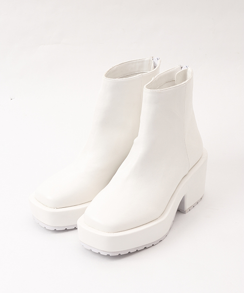 i（アイ）の「タンクソールブーティ（ブーティ・レディース・ホワイト/ブラック・MEDIUM/SMALL/LARGE/X-LARGE）」の2枚目の写真