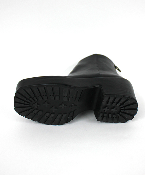 i（アイ）の「タンクソールブーティ（ブーティ・レディース・ホワイト/ブラック・MEDIUM/SMALL/LARGE/X-LARGE）」の4枚目の写真