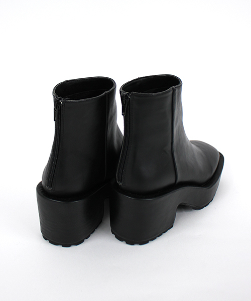 i（アイ）の「タンクソールブーティ（ブーティ・レディース・ホワイト/ブラック・MEDIUM/SMALL/LARGE/X-LARGE）」の5枚目の写真