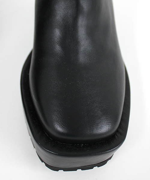 i（アイ）の「タンクソールブーティ（ブーティ・レディース・ホワイト/ブラック・MEDIUM/SMALL/LARGE/X-LARGE）」の7枚目の写真