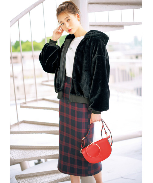 GeeRA(ジーラ)の「フェイクファーパーカーブルゾン(ブルゾン・レディース・ブラック/アイボリー・LARGE/X-LARGE/MEDIUM)」の10枚目の写真