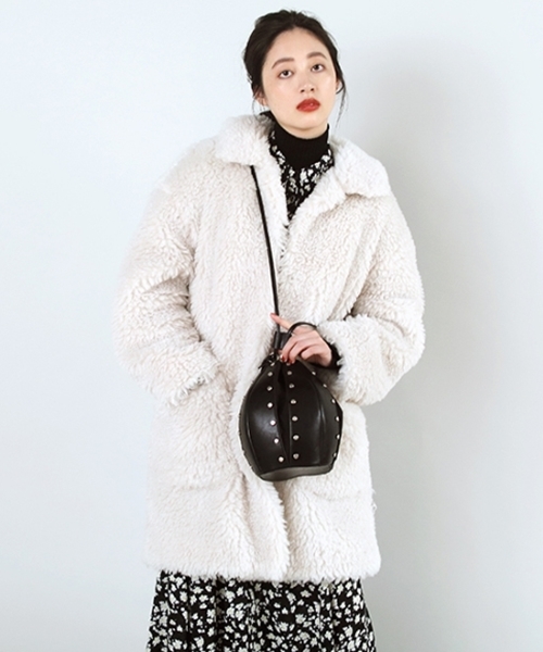 Casselini（キャセリーニ）の「Casselini(キャセリーニ)スタッズ巾着（ショルダーバッグ・レディース・ブラック/ベージュ/パイソン・FREE）」の6枚目の写真