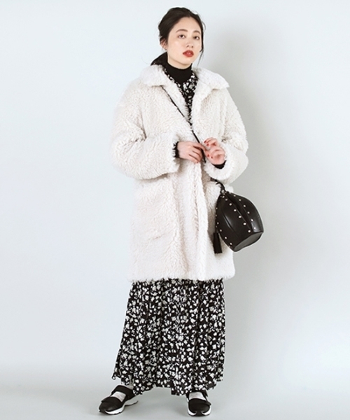 Casselini（キャセリーニ）の「Casselini(キャセリーニ)スタッズ巾着（ショルダーバッグ・レディース・ブラック/ベージュ/パイソン・FREE）」の4枚目の写真