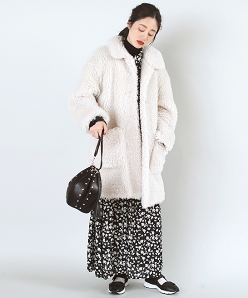 Casselini（キャセリーニ）の「Casselini(キャセリーニ)スタッズ巾着（ショルダーバッグ・レディース・ブラック/ベージュ/パイソン・FREE）」の7枚目の写真