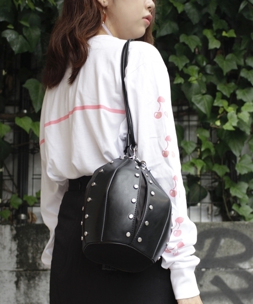 Casselini（キャセリーニ）の「Casselini(キャセリーニ)スタッズ巾着（ショルダーバッグ・レディース・ブラック/ベージュ/パイソン・FREE）」の10枚目の写真