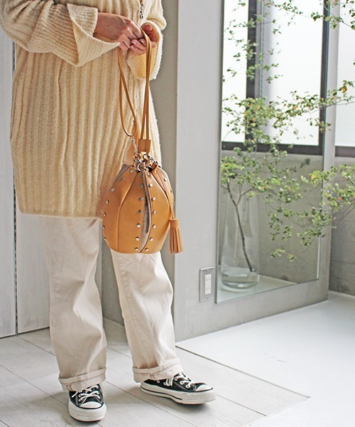 Casselini（キャセリーニ）の「Casselini(キャセリーニ)スタッズ巾着（ショルダーバッグ・レディース・ブラック/ベージュ/パイソン・FREE）」の13枚目の写真