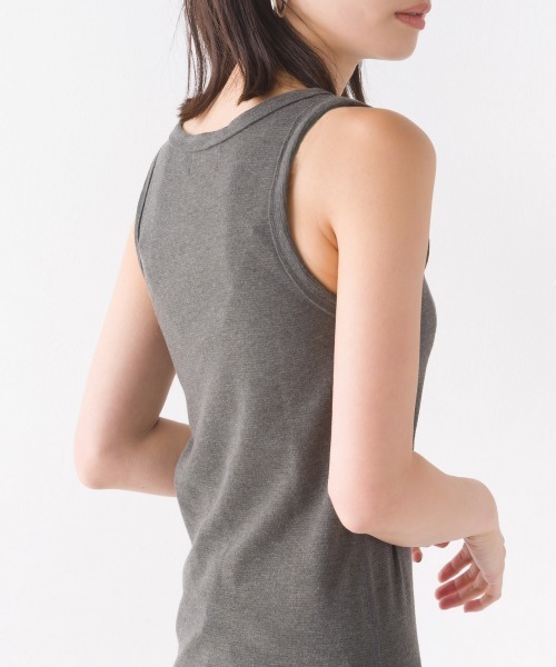 OMNES（オムネス）の「ストレッチジャガード　タンクトップ（タンクトップ・レディース・ホワイト系その他/ホワイト系その他2/杢グレー/ブラック/ホワイト/ネイビー/チャコールグレー/ベージュ/ブルー/ブラック系その他2・MEDIUM/SMALL）」の22枚目の写真