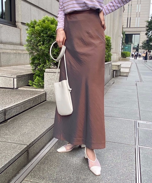 flowriri（フロウリリ）の「flowriri　サテンバイアススカート（スカート・レディース・ブラウン/ベージュ・FREE）」の7枚目の写真