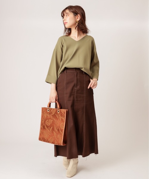 natural couture（ナチュラルクチュール）の「フワ軽スポンジヤーンストレートスリーブニット（ニット/セーター・レディース・ベージュ/カーキ/アイボリー/ラベンダー・FREE）」の13枚目の写真