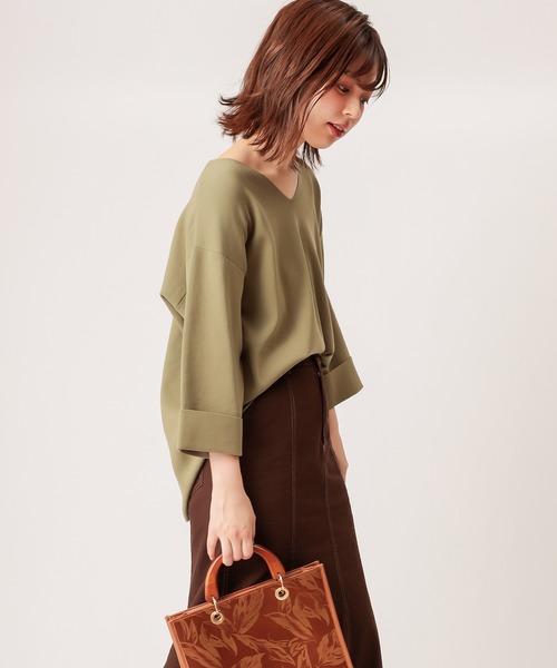 natural couture（ナチュラルクチュール）の「フワ軽スポンジヤーンストレートスリーブニット（ニット/セーター・レディース・ベージュ/カーキ/アイボリー/ラベンダー・FREE）」の6枚目の写真