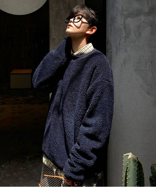 neos（ネオス）の「【neos -addictive design-】ルーズシルエット シープボア クルーネック バイカラー トレーナー（スウェット・メンズ・オフホワイト/ホワイト×ネイビー/ブラック/ベージュ/カーキ/ネイビー・MEDIUM/LARGE/X-LARGE）」の6枚目の写真