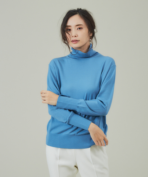 qualite（カリテ）の「ハイゲージウールタートルニット（ニット/セーター・レディース・ネイビー/ブルー/ベージュ/イエロー・フリー）」の4枚目の写真