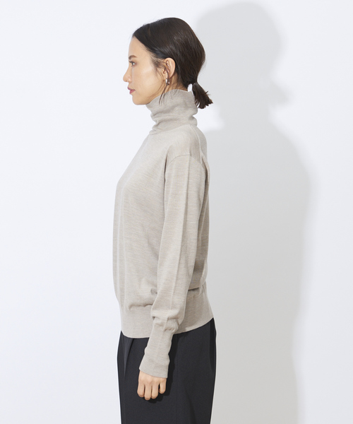 qualite（カリテ）の「ハイゲージウールタートルニット（ニット/セーター・レディース・ネイビー/ブルー/ベージュ/イエロー・フリー）」の15枚目の写真