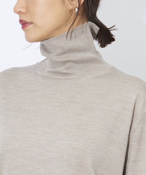 qualite（カリテ）の「ハイゲージウールタートルニット（ニット/セーター・レディース・ネイビー/ブルー/ベージュ/イエロー・フリー）」の21枚目の写真