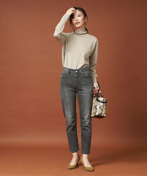 qualite（カリテ）の「ハイゲージウールタートルニット（ニット/セーター・レディース・ネイビー/ブルー/ベージュ/イエロー・フリー）」の17枚目の写真